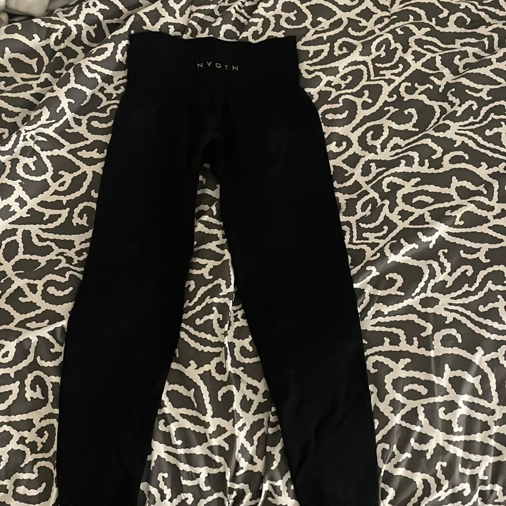 Black size medium NVGTN leggings